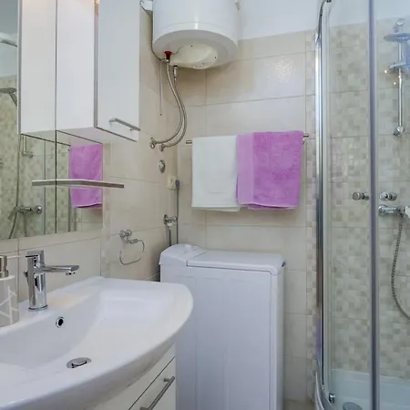 Guest house Wonderful House Sandra 3*